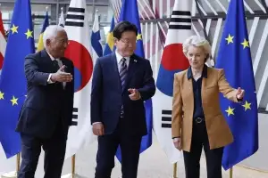 李 “초과이익 국민 분배, 기본소득 같은 새 메커니즘 필요”
