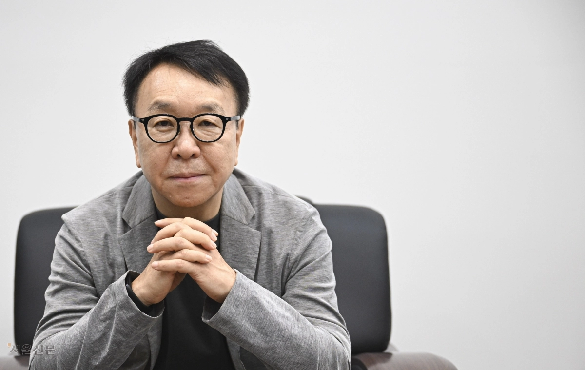 조동호 이화여대 명예교수는 최근 인터뷰에서 “‘평화적 두 국가론’은 북한의 ‘적대적 두 국가론’에 대응, 경색된 남북관계를 풀려는 의도지만 당장 남북관계가 크게 달라질 여지는 없어 보인다”고 말했다. 이지훈 기자