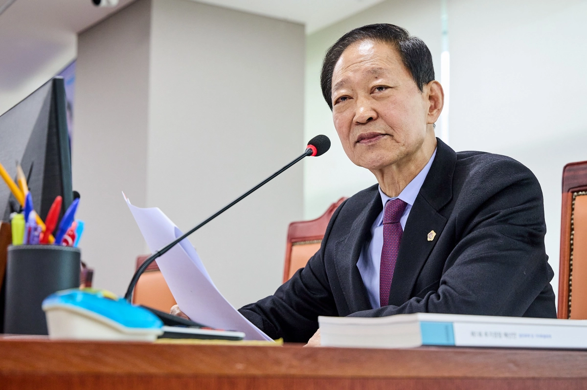 ▲ 10일 열린 경기도의회 제391회 정례회 문화체육관광위원회 결산심사에서 윤재영 의원이 문화체육관광국을 대상으로 체육 관련 주요 사업의 예산 집행 구조 개선과 실질적 성과지표 도입을 강하게 촉구하고 있다. (사진=경기도의회)