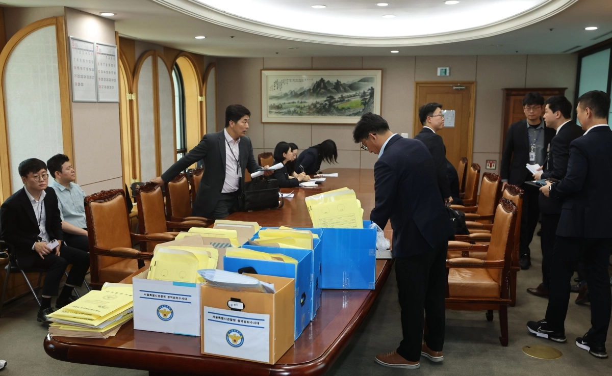 ‘투표지 부족사태’ 중앙선관위 압수수색