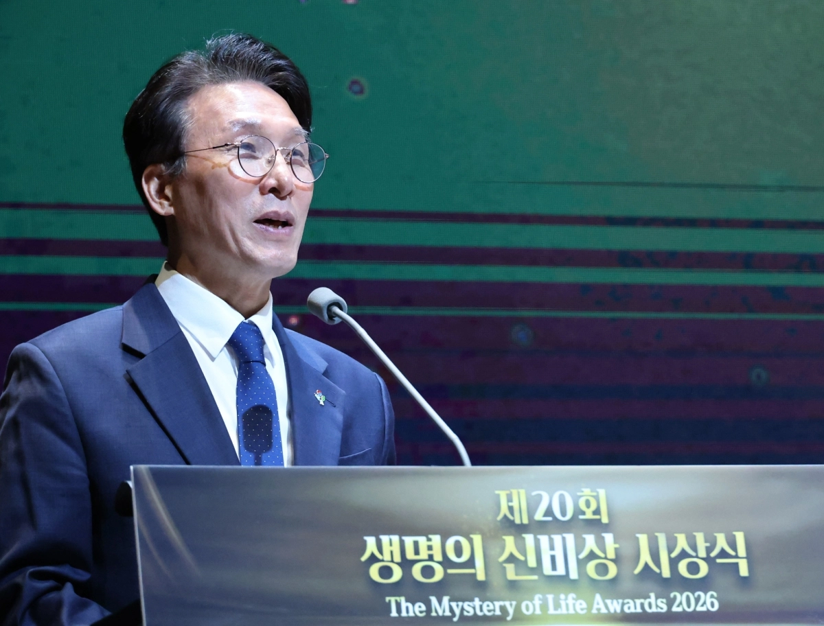 생명의 신비상 시상식 축사하는  김민석 국무총리