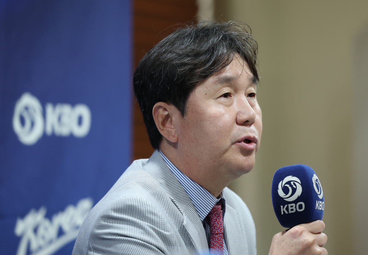 류지현 야구대표팀 감독이 11일 서울 중구 프레스센터에서 열린 2026 아이치·나고야아시안게임 야구 국가대표팀 최종 명단 공개 기자회견에서 취재진 질문에 답하고 있다. 2026.6.11 연합뉴스