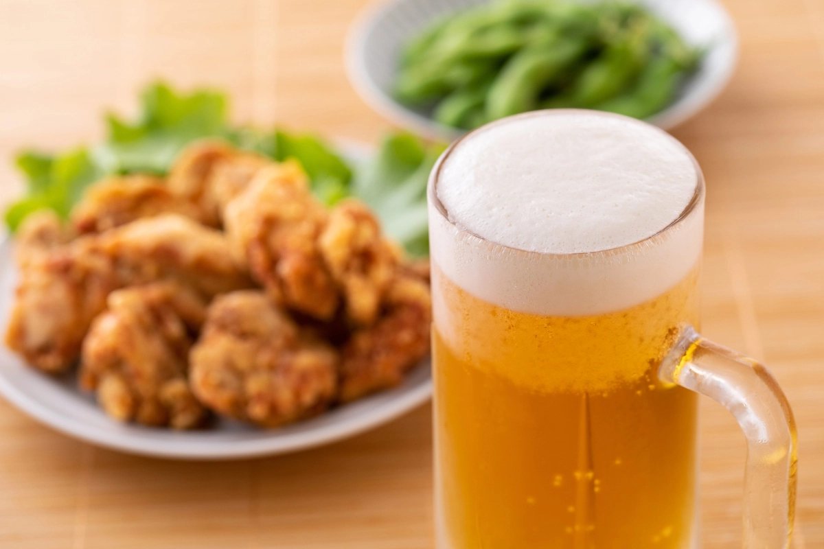 술을 마시면 짭짤한 음식을 찾게 되는 이유가 호르몬 변화 탓이라는 연구 결과가 나왔다. 123rf