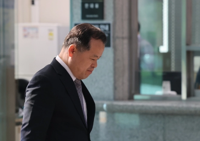 thumbnail - ‘외유 선관위’… 열흘 유럽 돌고 표절 보고서 [민주주의 망치는 선관위]