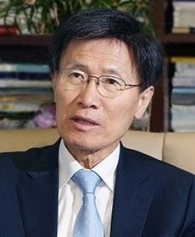 윤영관 아산정책연구원 이사장