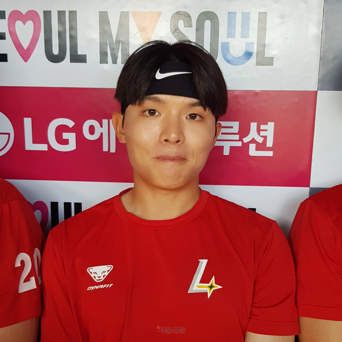 SSG 랜더스 2루수 정준재가 11일 서울 잠실구장에서 LG 트윈스전을 앞두고 취재진과 만나 2026 아이치·나고야아시안게임 야구 대표팀 발탁과 관련해 소감을 전하고 있다. 2026.6.11 류재민기자