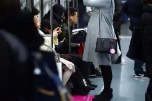 thumbnail - “임신했는데 양보 좀” “배려석이 권리냐!”…임산부 부탁 거부한 남성
