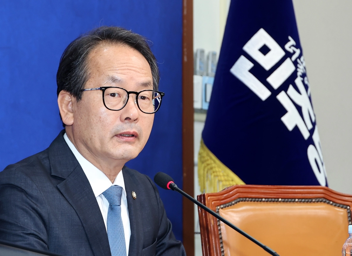 강준현 더불어민주당 수석대변인이 12일 국회에서 현안 관련 기자간담회를 열고 있다. 연합뉴스