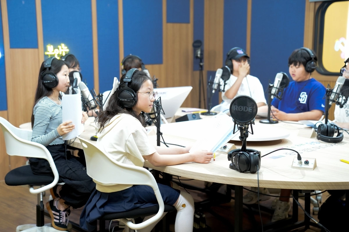 중랑양원미디어센터 미디어 체엄 프로그램에 참여 중인 아이들의 모습. 중랑구 제공