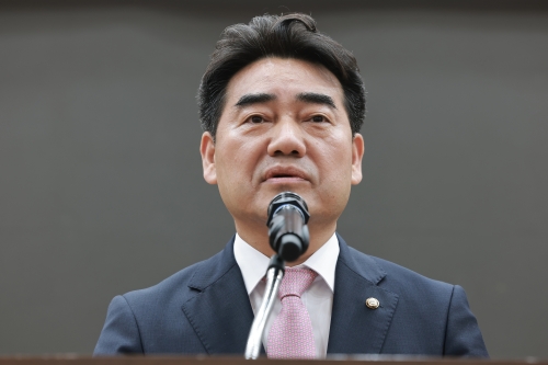 국민의힘 소장파 모임 ‘대안과미래’의 간사 이성권 의원이 지난 9일 국회 의원회관에서 열린 6·3 지방선거 평가 토론회에서 환영 인사를 하고 있다. 연합뉴스