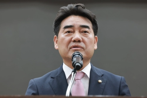 국민의힘 소장파 모임 ‘대안과미래’의 간사 이성권 의원이 지난 9일 국회 의원회관에서 열린 6·3 지방선거 평가 토론회에서 환영 인사를 하고 있다. 연합뉴스
