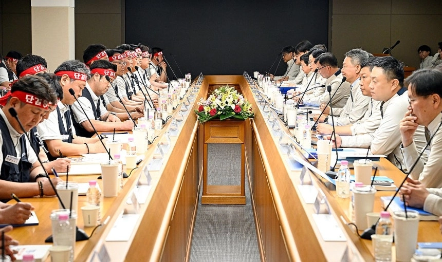 마주 앉은 현대차 노사 대표 현대차 제공