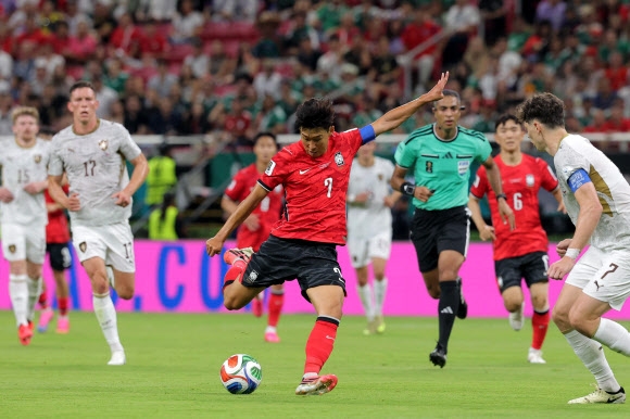11일(현지시간) 멕시코 사포판 과달라하라 스타디움에서 열린 2026 북중미 월드컵 A조 1차전 한국과 체코의 경기.<br>한국 손흥민이 슛을 하고 있다. 2026.6.12 <br>연합뉴스