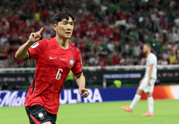 11일(현지시간) 멕시코 사포판 과달라하라 스타디움에서 열린 2026 북중미 월드컵 A조 1차전 한국과 체코의 경기.<br>후반 황인범이 골을 넣은 뒤 세리머니를 하고 있다. 2026.6.12 <br>연합뉴스