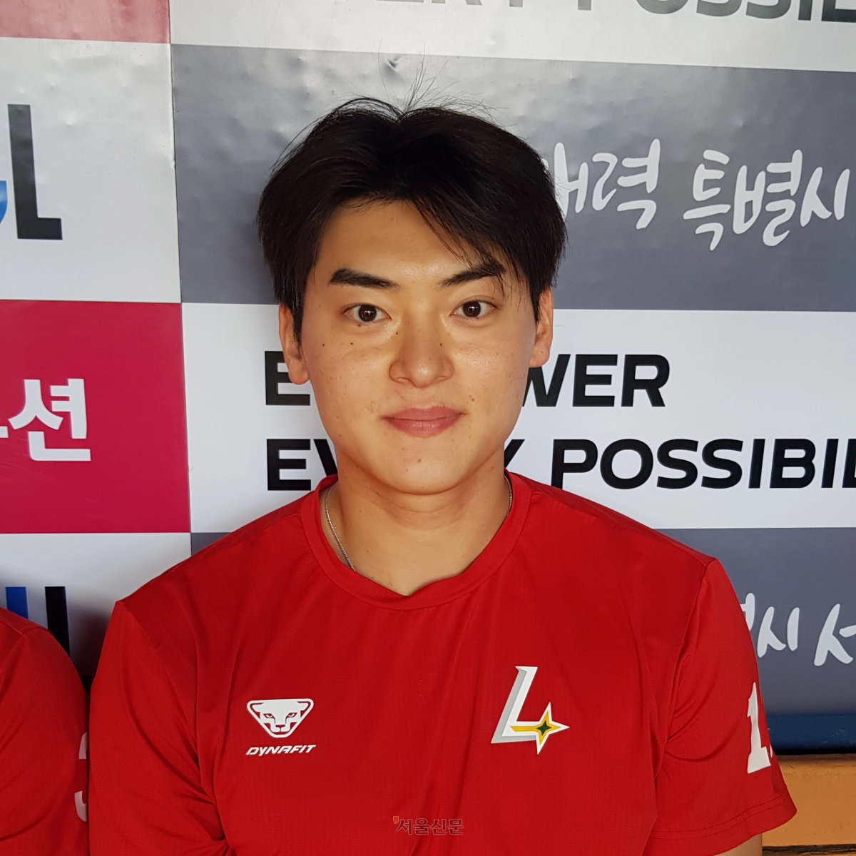 SSG 랜더스 조병현이 11일 서울 잠실구장에서 LG 트윈스전을 앞두고 취재진과 만나 2026 아이치·나고야아시안게임 국가대표 선발과 관련해 소감을 전하고 있다. 2026.6.11 류재민 기자