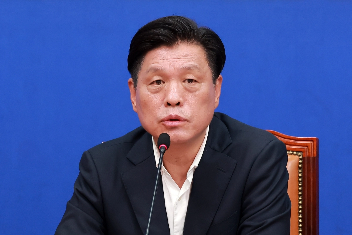 현안 관련 기자 간담회 하는 민주당 조승래 사무총장