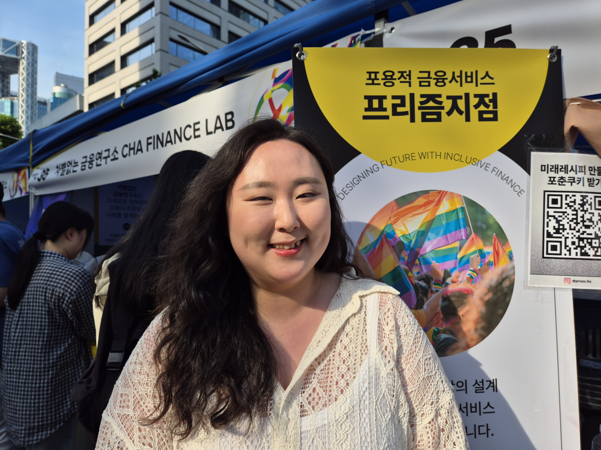 사회적 소수자 대상 보험설계 업체 프리즘지점의 박주현 대표. 퀴어 당사자이기도 한 박 대표는 “보험은 대체로 ‘평균의 생애주기’를 전제로 설계돼 성소수자들은 최소한의 안전망에서도 소외돼 왔다”고 했다. 반영윤 기자