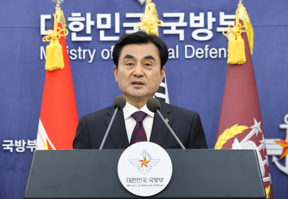 안규백 국방부 장관이 10일 서울 용산구 국방부 브리핑룸에서 방첩사 해체 및 기능개편 발표를 하고 있다. 2026.6.10 연합뉴스