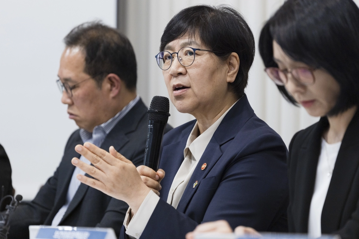 정은경 보건복지부 장관이 지난 11일 서울 광화문의 한 식당에서 열린 국민주권정부 출범 1주년 계기 보건복지부 출입기자단 정책간담회에서 발언하고 있다. 보건복지부 제공
