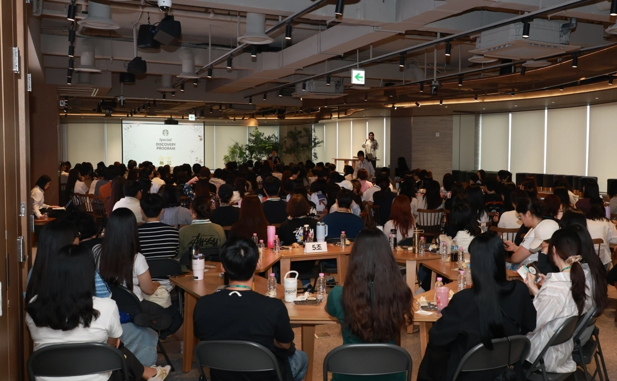 지난해 스타벅스 코리아에서 본사 및 매장 파트너들이 함께 모인 교육 및 소통 행사 모습. 스타벅스코리아 제공