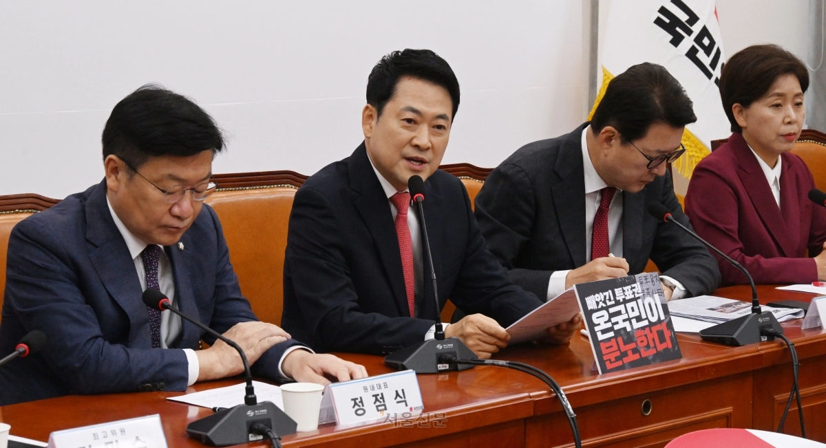장동혁 국민의힘 대표가 15일 국회에서 열린 최고위원회의에서 발언 하고 있다. 안주영 전문기자