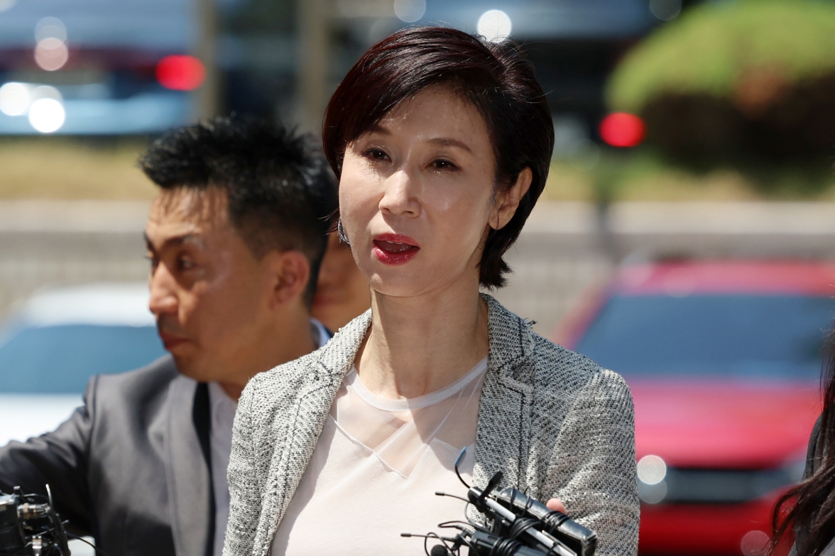 노소영 아트센터 나비 관장이 15일 서울 서초구 서울고법에서 열린 최태원 SK그룹 회장과의 재산 분할 파기환송심 2차 조정 기일에 출석하고 있다. 2026.6.15 공동취재