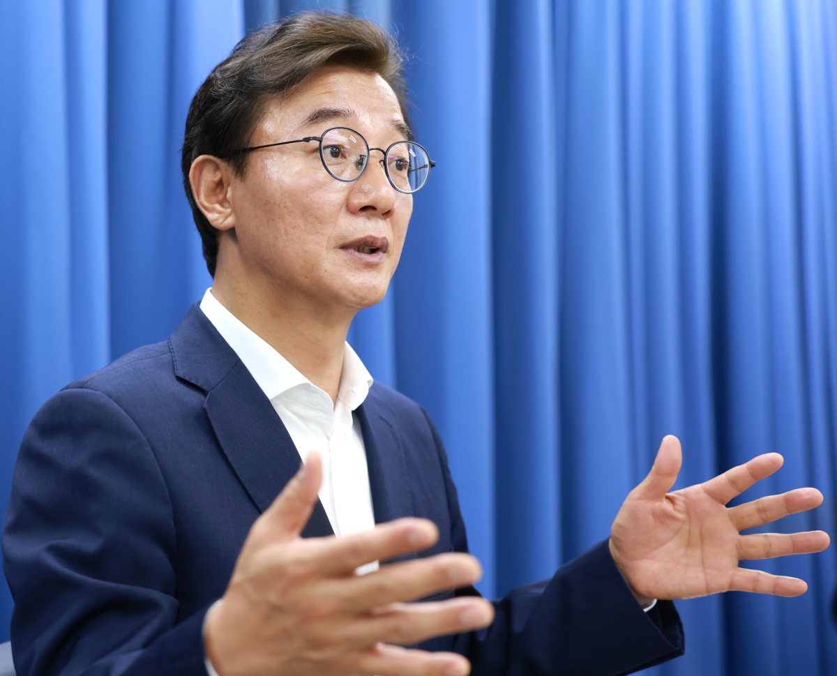 전재수 부산시장 당선인이 15일 오후 부산시청에서 열린 기자 간담회에서 시정운영 방향에 대해 설명하고 있다. 부산시 제공