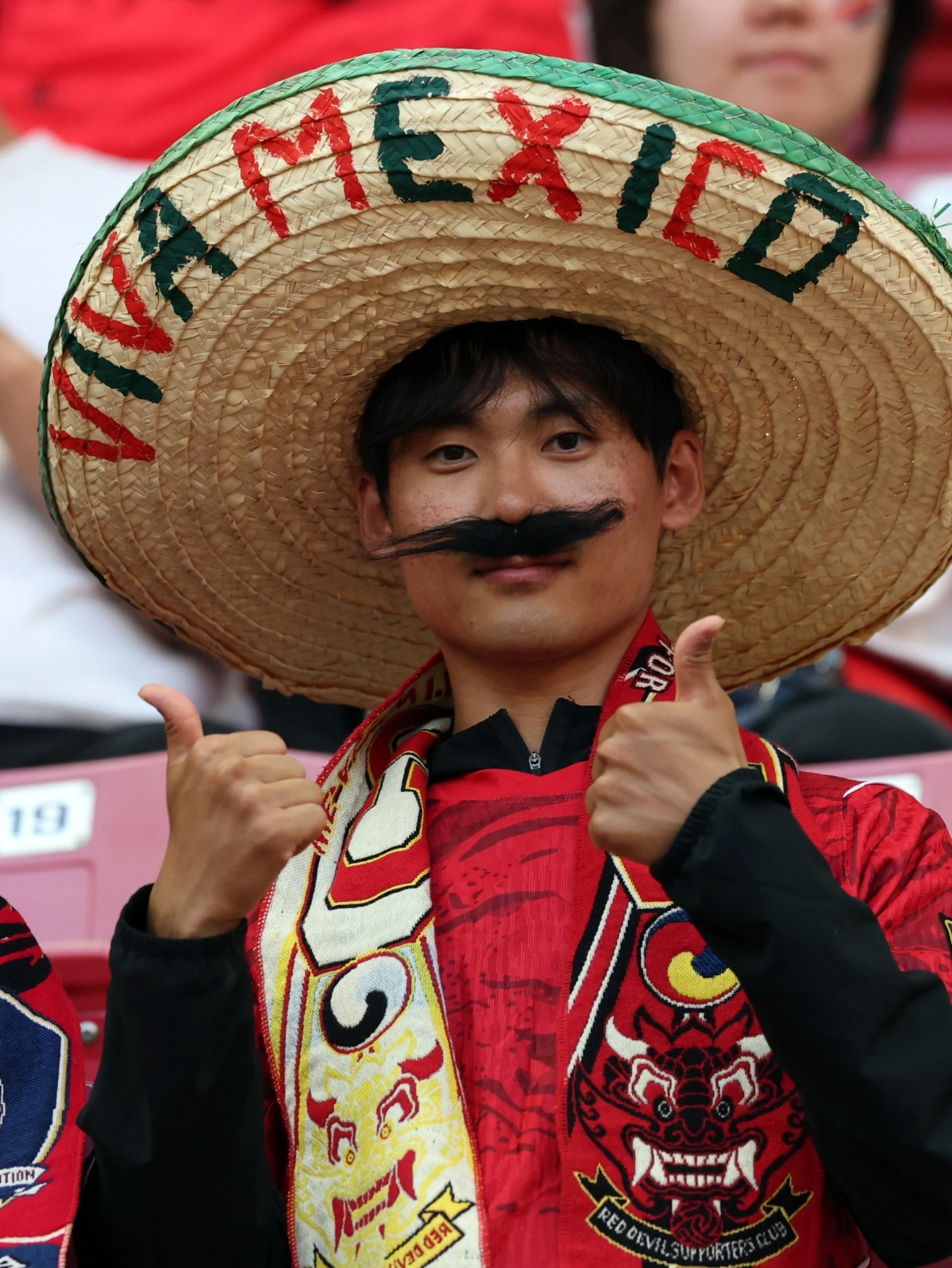11일(현지시간) 멕시코 과달라하라의 에스타디오 과달라하라에서 열리는 FIFA 월드컵 2026 A조 대한민국과 체코의 경기를 앞두고, 경기장 안에서 한 한국 팬이 솜브레로를 착용한 모습. 2026.06.11 로이터 연합뉴스
