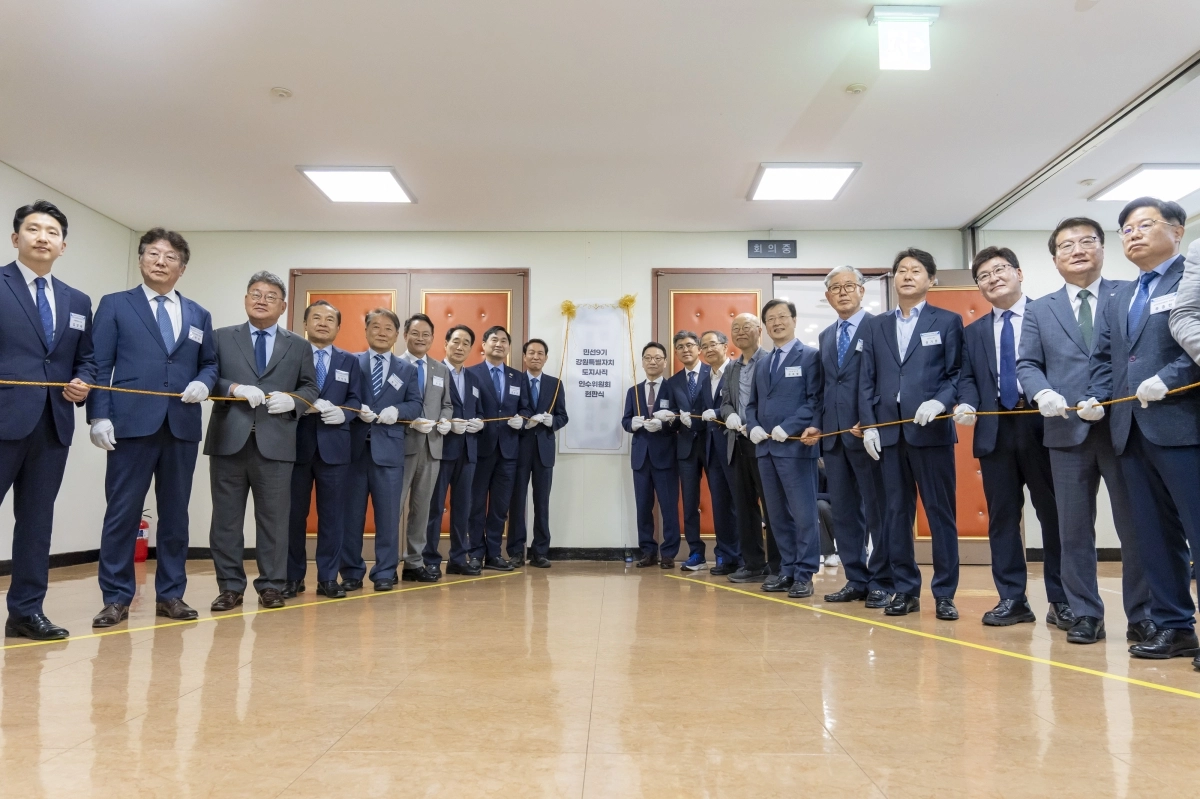 강원도지사직 인수위원회는 12일 도청 신관 2층에서 인수위 출범식을 개최했다. 인수위 제공