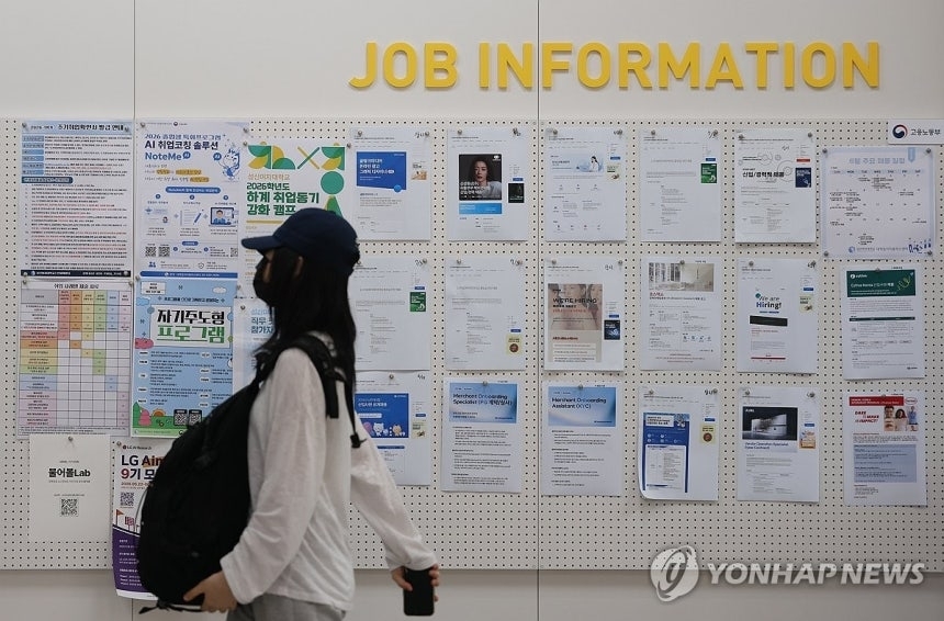 5월 취업자 4만명 감소…‘중동쇼크’에 1년5개월만에 마이너스.  연합뉴스