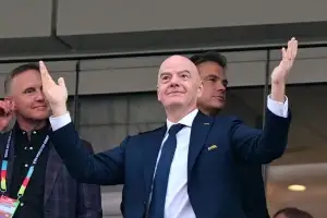 프로 못 따라가는 FIFA ‘아마추어 행정’