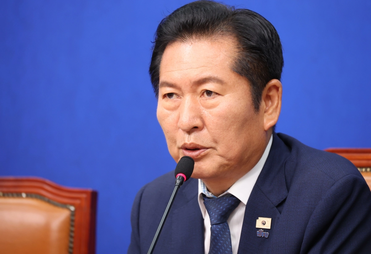 최고위원회의에서 발언하는 정청래 대표