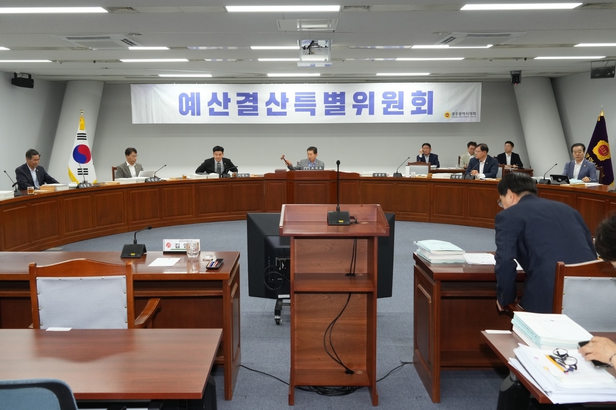 광주시는 지방자치단체 세출과 교육청 세입 간 불일치로 재정 운용의 신뢰성이 훼손됐다는 지적과 관련해, 오는 9월 제2회 추가경정예산을 통해 부족분을 전액 보전하겠다는 입장을 밝혔다.