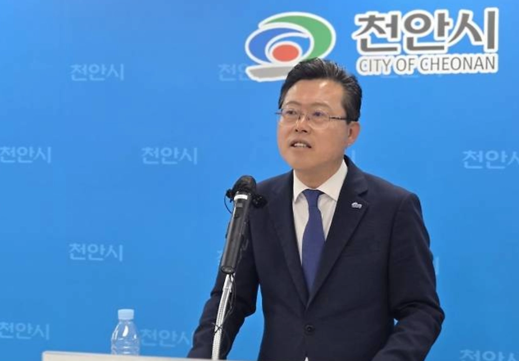 민선 9기 시정 운영 방향을 설명하는 장기수 천안시장 당선인. 서울신문DB