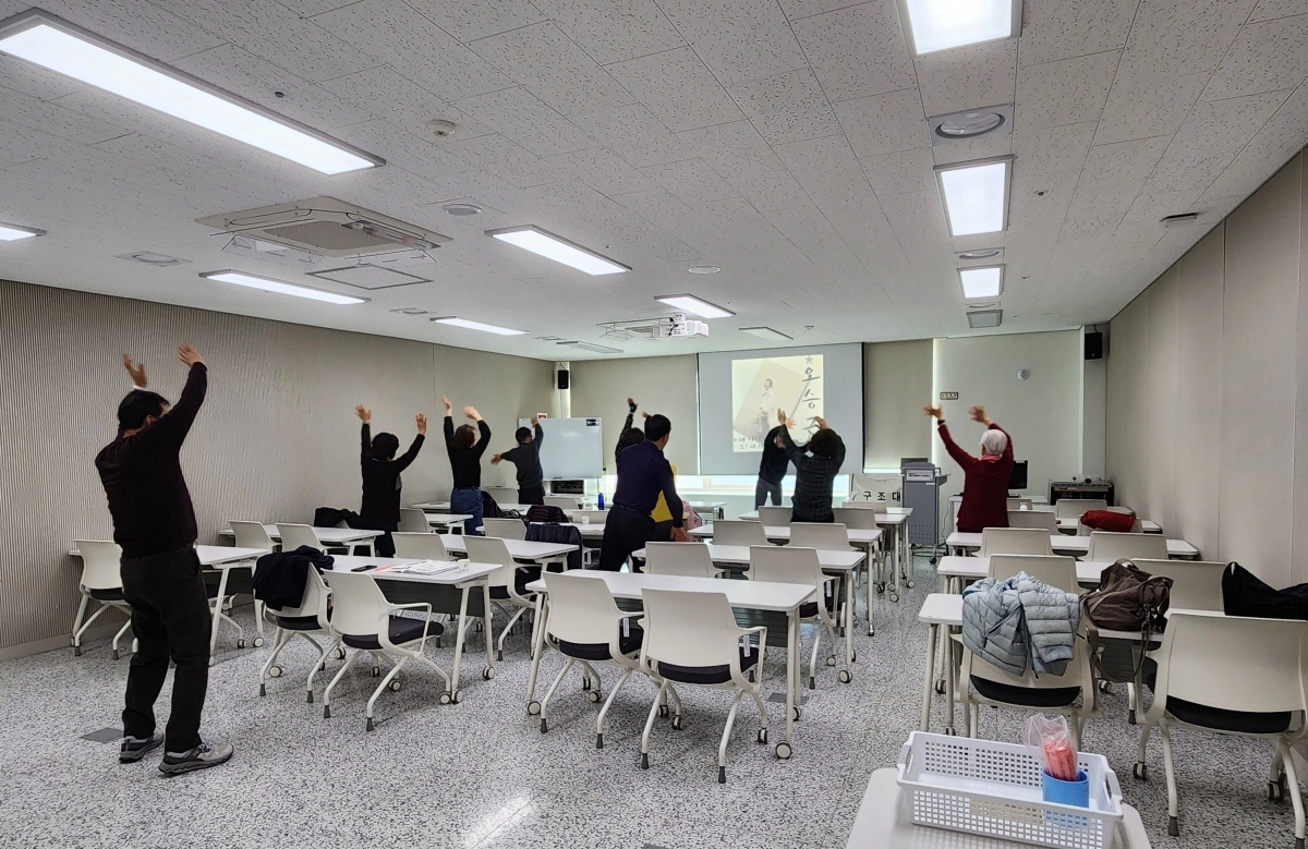 서울시니어일자리지원센터에서 운영하는 ‘낙상안전지도사 ’ 취업교육을 진행되고 있다. 서울시 제공