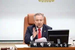 이병윤 서울시의회 교통위원장, ‘어르신 교통비 지원 조례안’ 상임위 통과