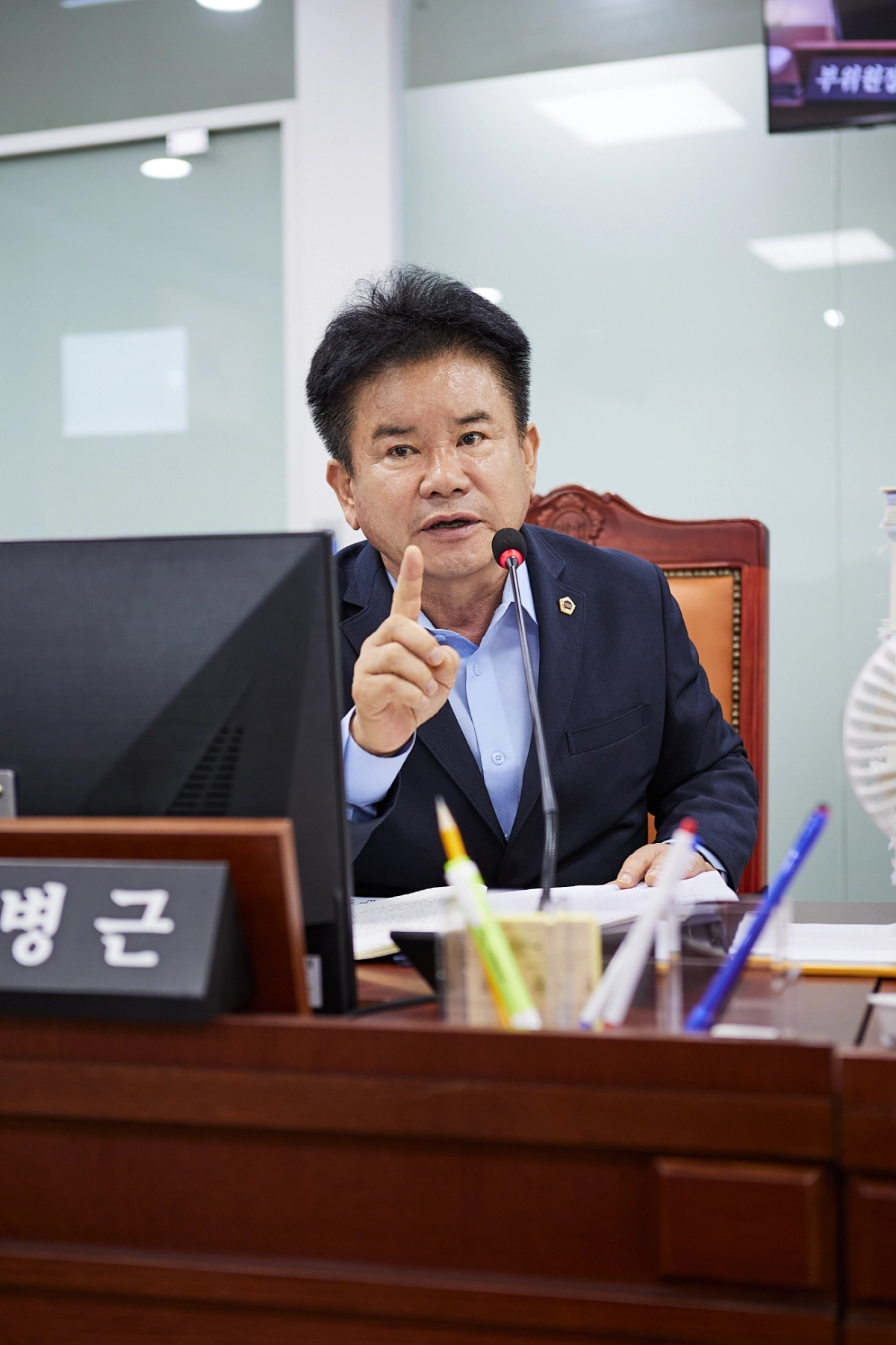 ▲ 문병근 의원이 도청 복지국·보건건강국 결산 심사에서 예비비 집행 과정의 설명 부족과 반복되는 예산 관리 미흡을 지적하며 집행부의 투명한 소통 행정을 강력히 촉구하고 있다. (사진=경기도의회)
