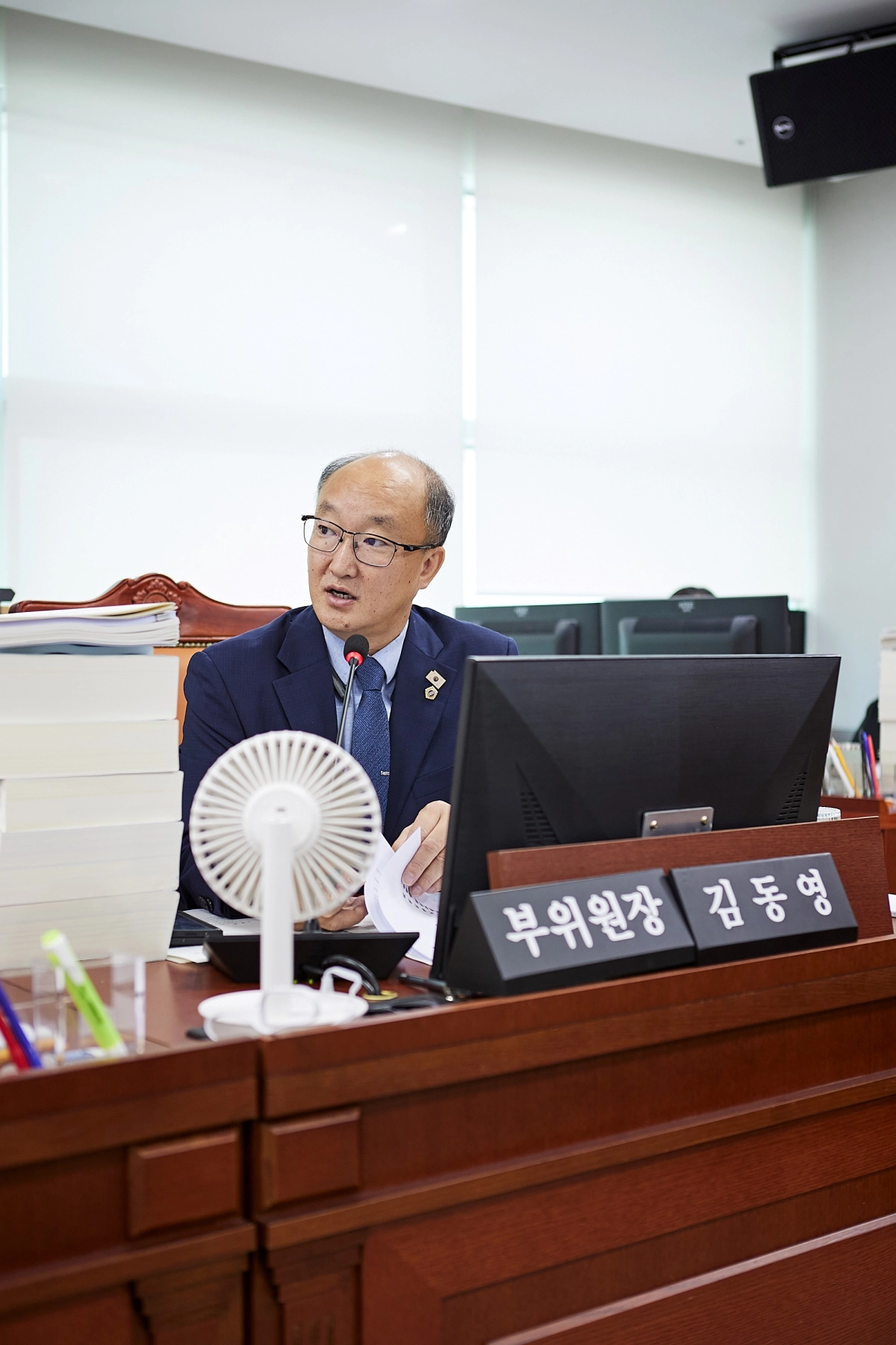 ▲ 김동영 의원이 16일 열린 소관 부서 통합 결산 심사에서 도로건설 이월액의 재구조화 필요성과 수요응답형 똑버스의 재정 분담 리스크 대책 마련을 요구하며 날카로운 질의를 이어가고 있다. (사진=경기도의회)