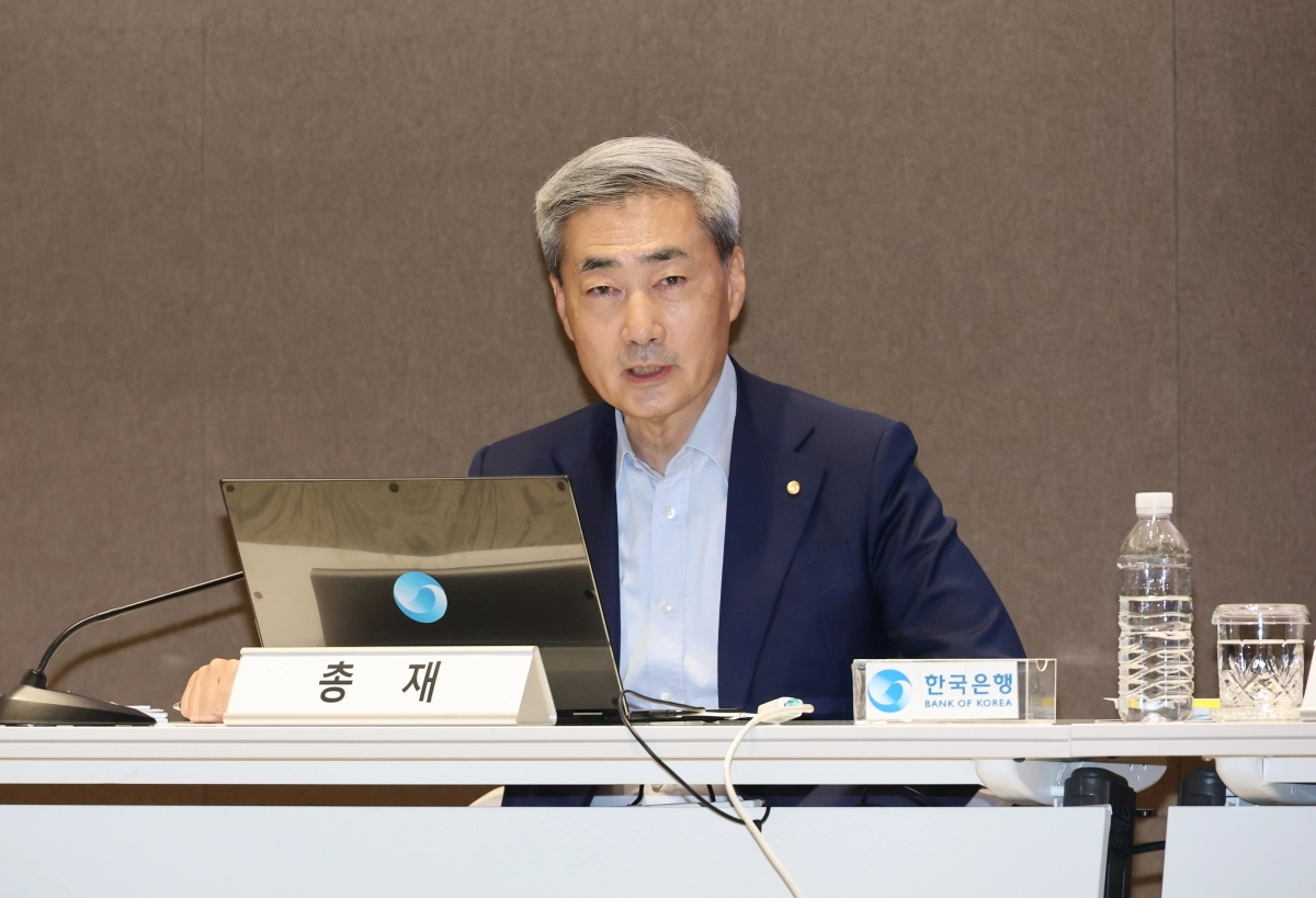 신현송 한국은행 총재가 17일 서울 중구 하나은행 별관에서 2026년 상반기 물가안정목표 운영상황 점검을 발표하고 있다. 2026.6.17 연합뉴스