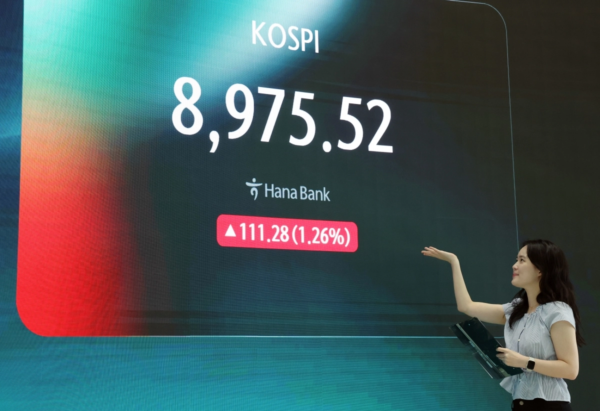 코스피, 8970선 돌파 사상 최고치…‘구천피’ 목전