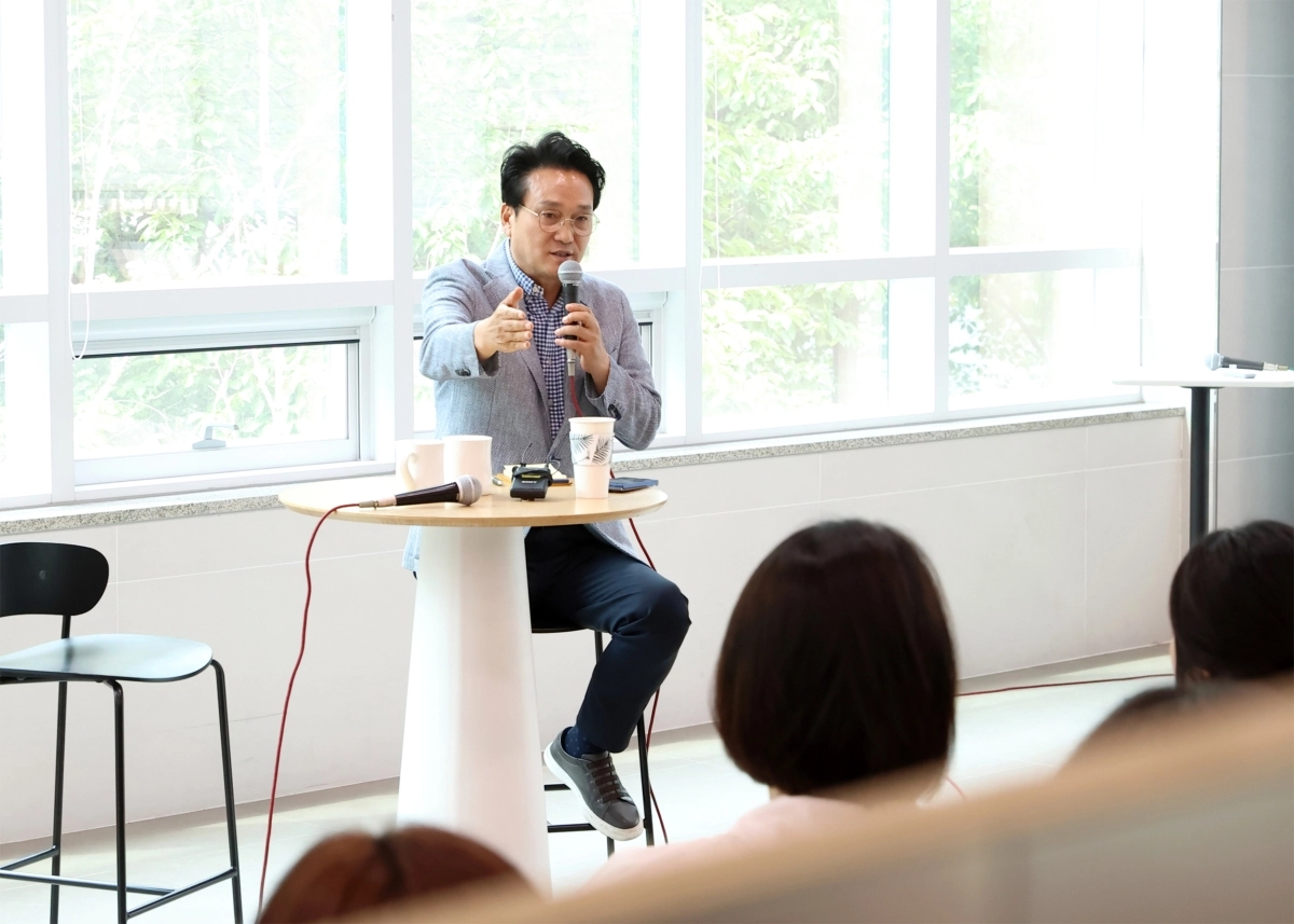안민석 경기도교육감 당선인이 17일 부천에서 ‘경기교육대전환 경청투어’를 열고 있다. 안민석 당선인 공보실 제공