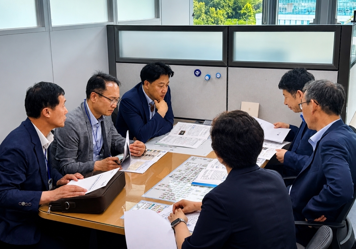 경북 경주시 관계자들이 지난 17일 기획예산처를 찾아 포스트 APEC 관련 국비 예산 반영을 건의하고 있다. 경주시 제공