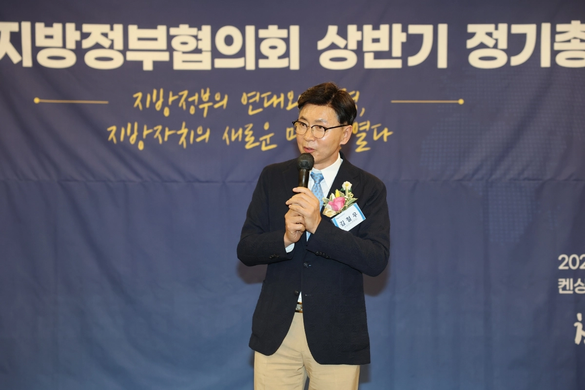 ‘참좋은지방정부협의회’ 제6대 회장으로 선출된 김철우 보성군수가 인사말을 하고 있다.