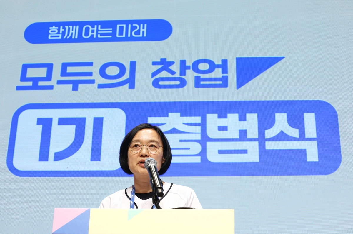국무총리 후보자인 한성숙 중소벤처기업부 장관이 16일 마포구 SVC 서울에서 열린 모두의 창업 1기 출범식에서 인사말을 하고 있다. 연합뉴스