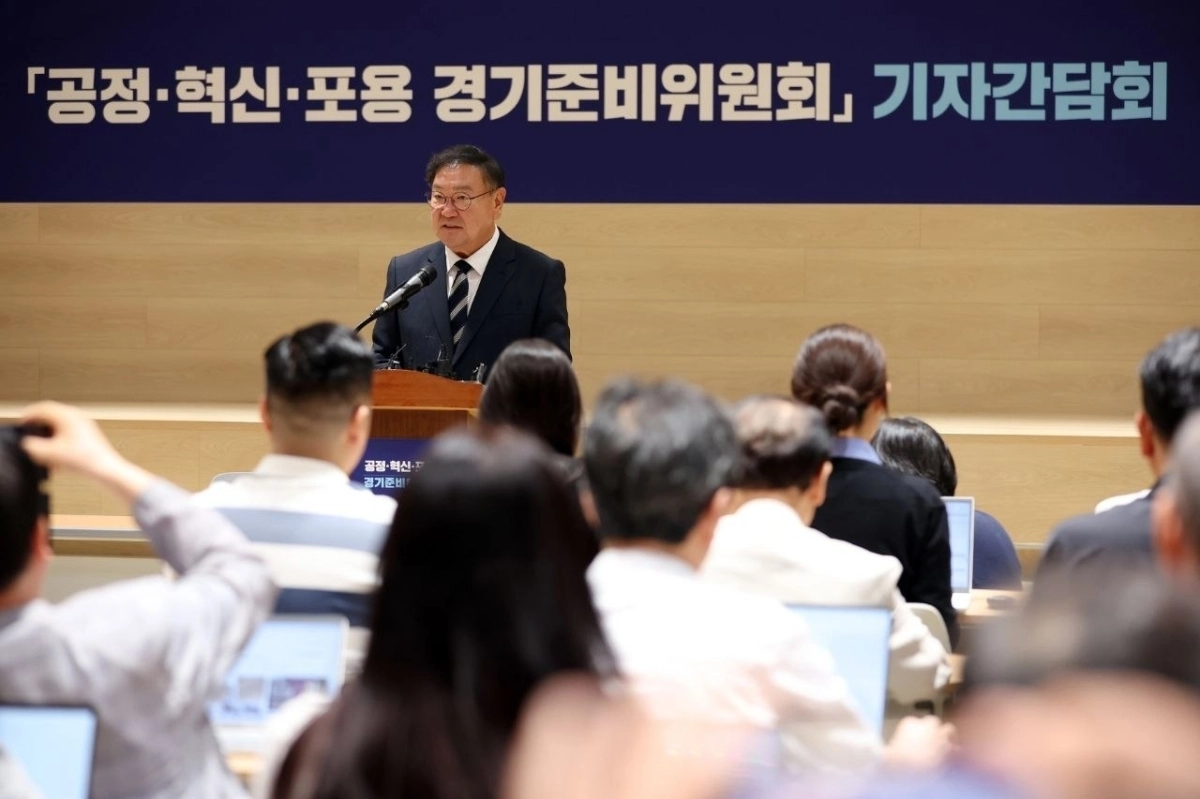추미애 경기도지사 당선인의 경기도지사직 준비위원회 ‘공정·혁신·포용 경기준비위원회’ 김태년 위원장이 18일 오전 기자간담회를 갖고 있다. 경기준비위원회 제공