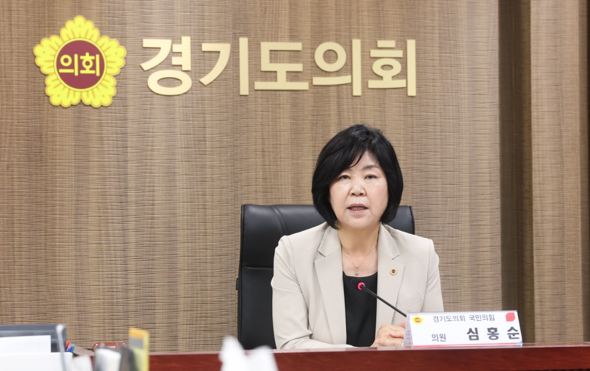 ▲ 심홍순 의원이 18일 열린 ‘경기도의회 의원의 시간자원 배분 실태 분석 및 의정지원 방안’ 정책연구용역 최종보고회에 참석해 지방의원의 역량 강화를 위한 효율적인 정책 지원 체계 구축을 촉구하고 있다. (사진=경기도의회)