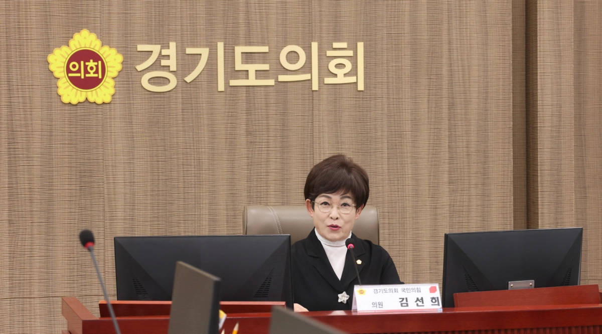▲ 김선희 의원이 정책연구용역 최종보고회에서 AI 기술 기반 로컬크리에이터 육성 및 공공 판로 구축을 위한 조례 고도화 방향에 대해 발언하고 있다. (사진=경기도의회)