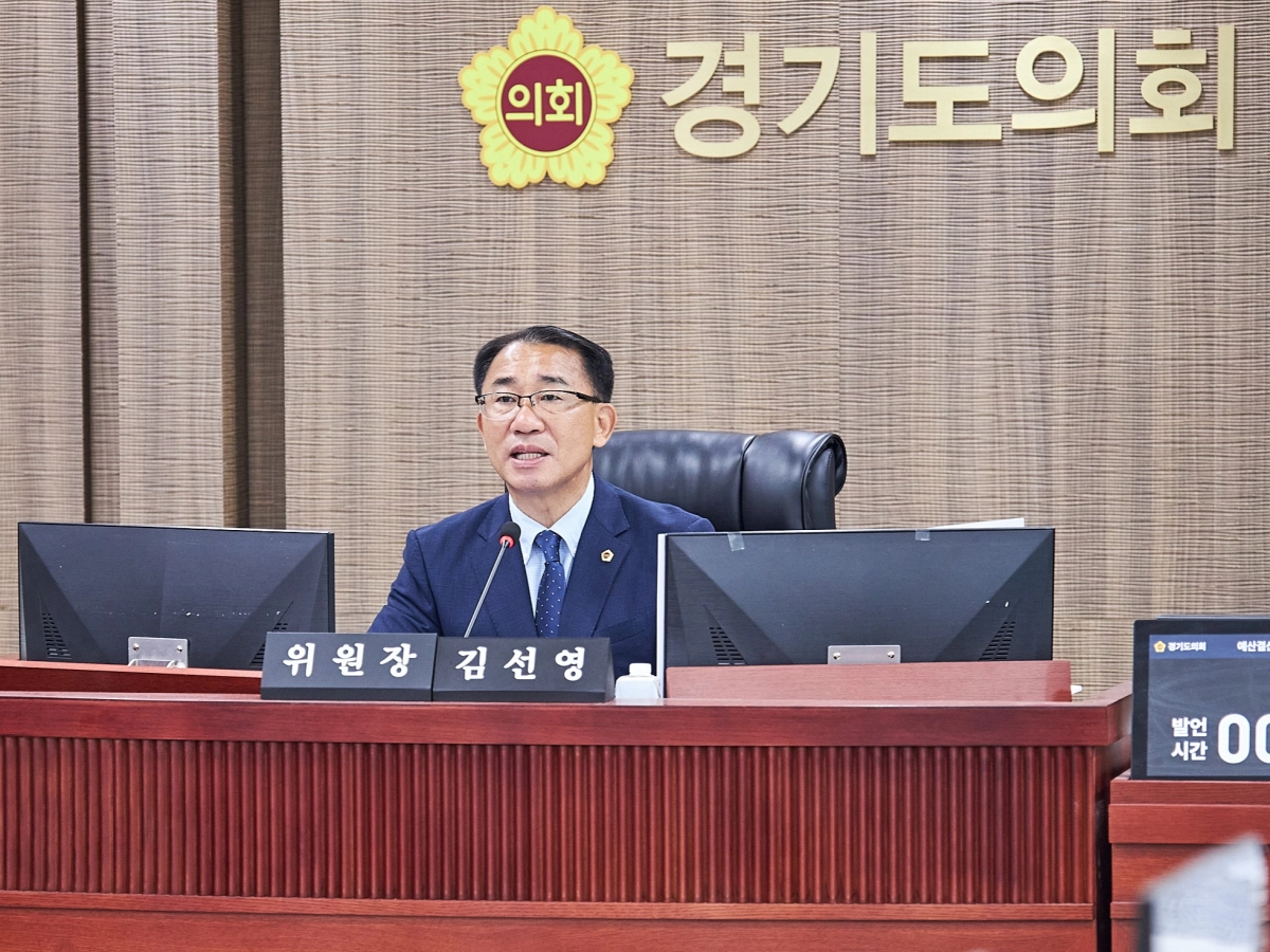 ▲ 김선영 의원이 18일 열린 문화체육관광국 소관 결산심사에서 경기도 산하 공공기관의 관행적인 예산 지연 집행과 형식적인 집행률 착시 현상을 지적하며 제도 개선을 촉구하고 있다. (사진=경기도의회)
