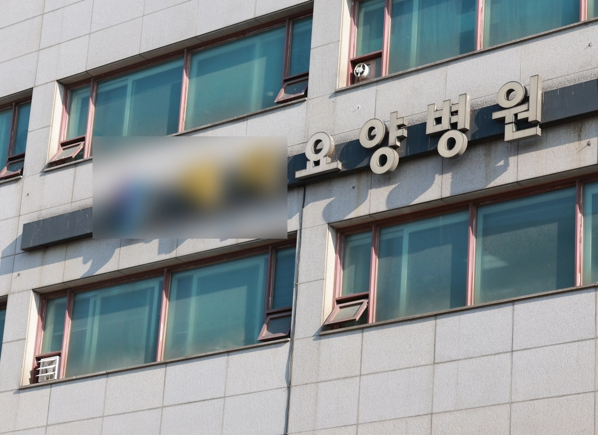 경찰이 인천 재활용품 처리시설에서 발견된 사람 다리가 요양병원에서 입원 중인 환자의 유전자(DNA)와 일치한다는 소견을 국립과학수사연구원으로부터 전달받았다. 사진은 해당 환자가 입원 중인 18일 오후 인천시 중구 모 요양병원. 2026.6.18  연합뉴스