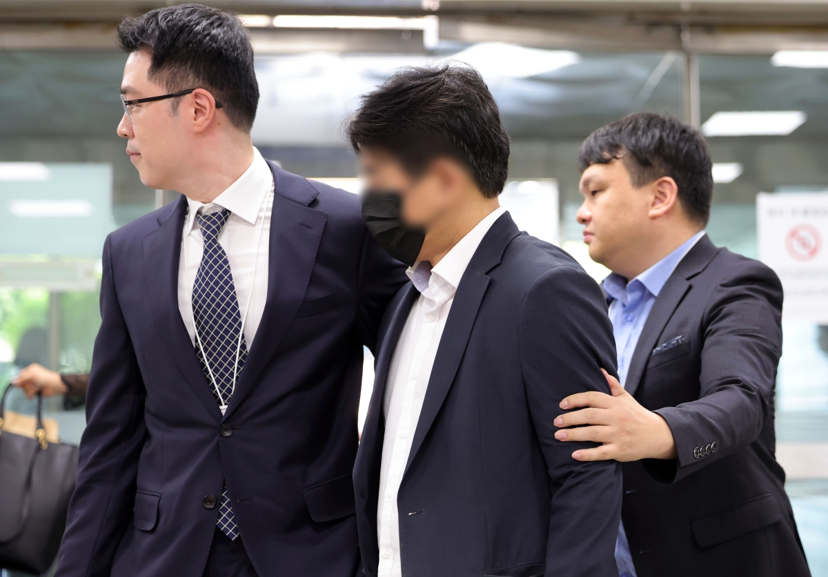 ‘관저 이전 봐주기 감사’ 감사원 3급 공무원, 영장실질심사 출석